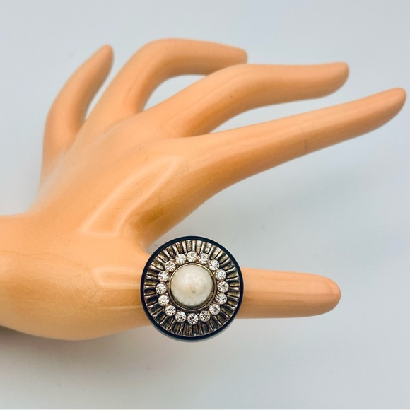 Vintage Costume Black & Gold Ring - Picture 1 of 15